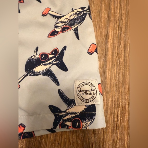 Abercrombie Kids Boys Shark Swim Trunks Size 7/8 - Picture 3 of 4